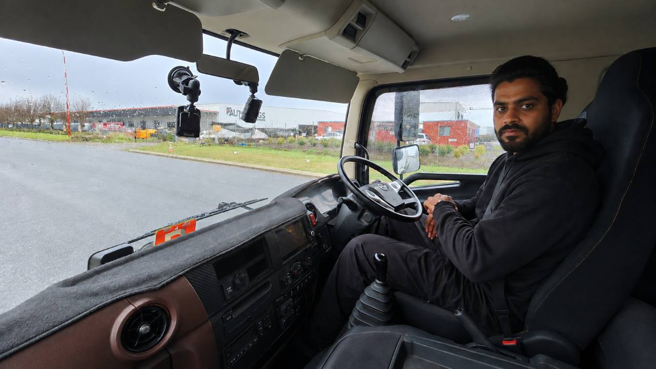 Heavy rigid assessment truck cab with one camera facing the driver and another facing the road